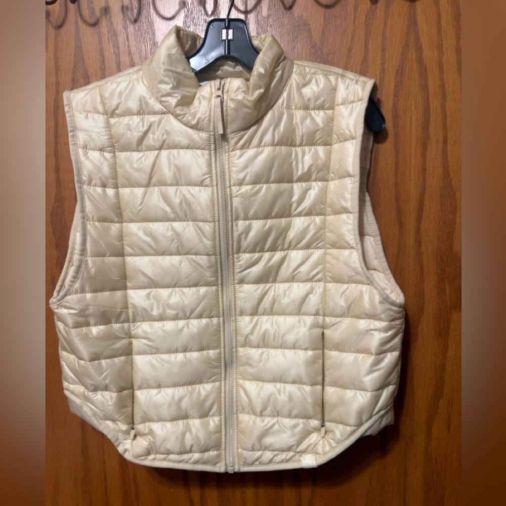 Ivory JoyLab Quilted Puffer Vest Size Medium - Picture 7 of 11